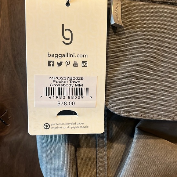 Baggallini Pocket Town Crossbody - Picture 3 of 3